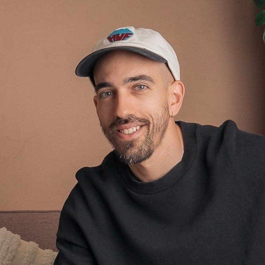 Retrato de Guillermo Gascón, coautor de Más Listo que la IA
